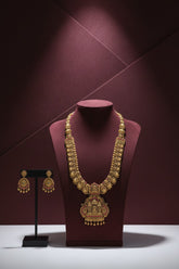 Aarya Gold Necklace Set